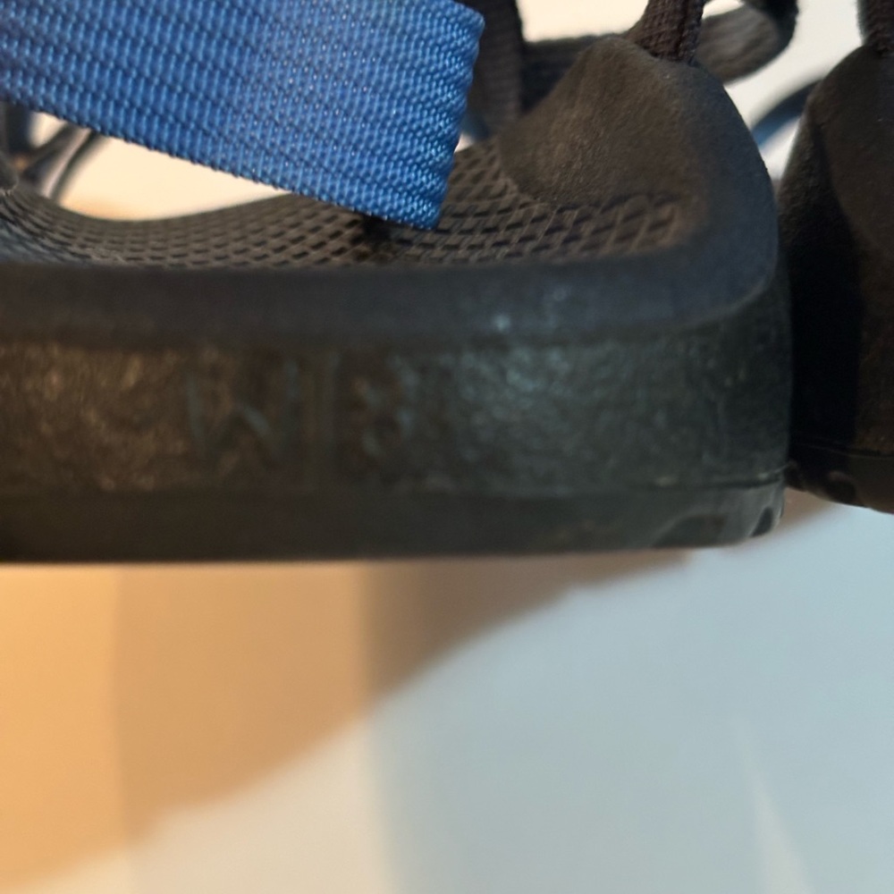 Chaco Cloud Sz7 Blue Patterned Strappy Sandals - image 6